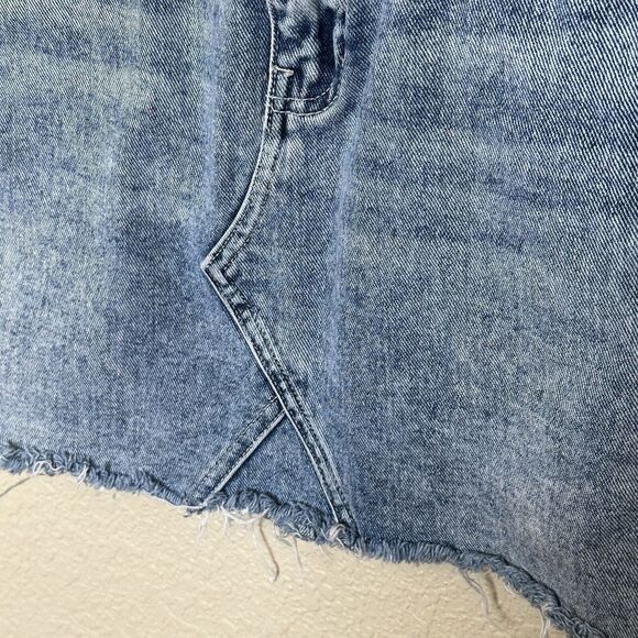 Pacsun Denim Mini Skirt 25 Medium Wash Dark Stripes On Sides Raw Hem - Picture 2 of 5